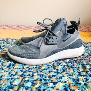Nike Lunarcharge Essential tennis shoes